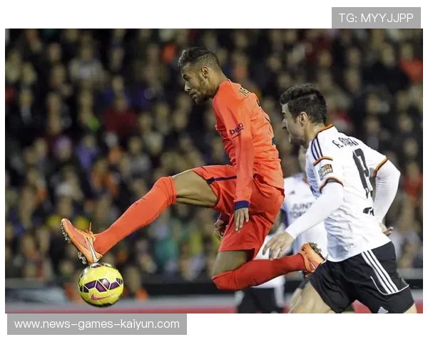 维尼修斯禁区外快速停球又快又稳